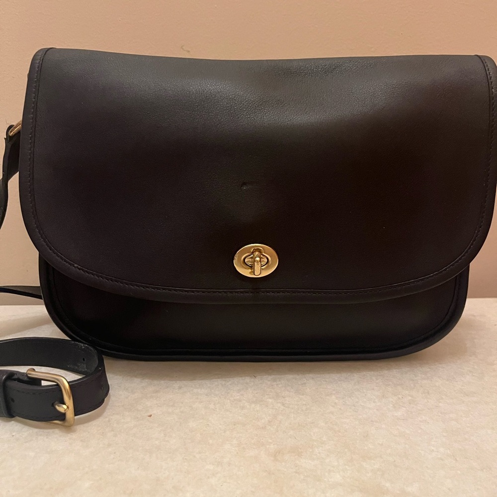 Coach City Bag, model 9790, crafted from black leather with a turn-lock closure